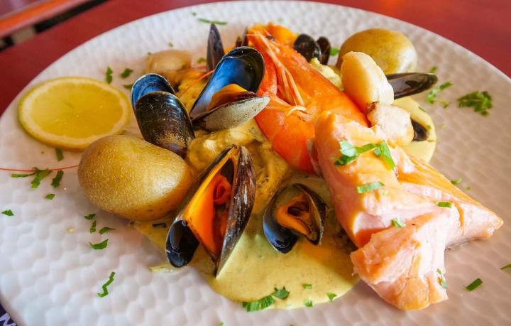Des plats de fruits de mer et des plats traditionnels à Chausey